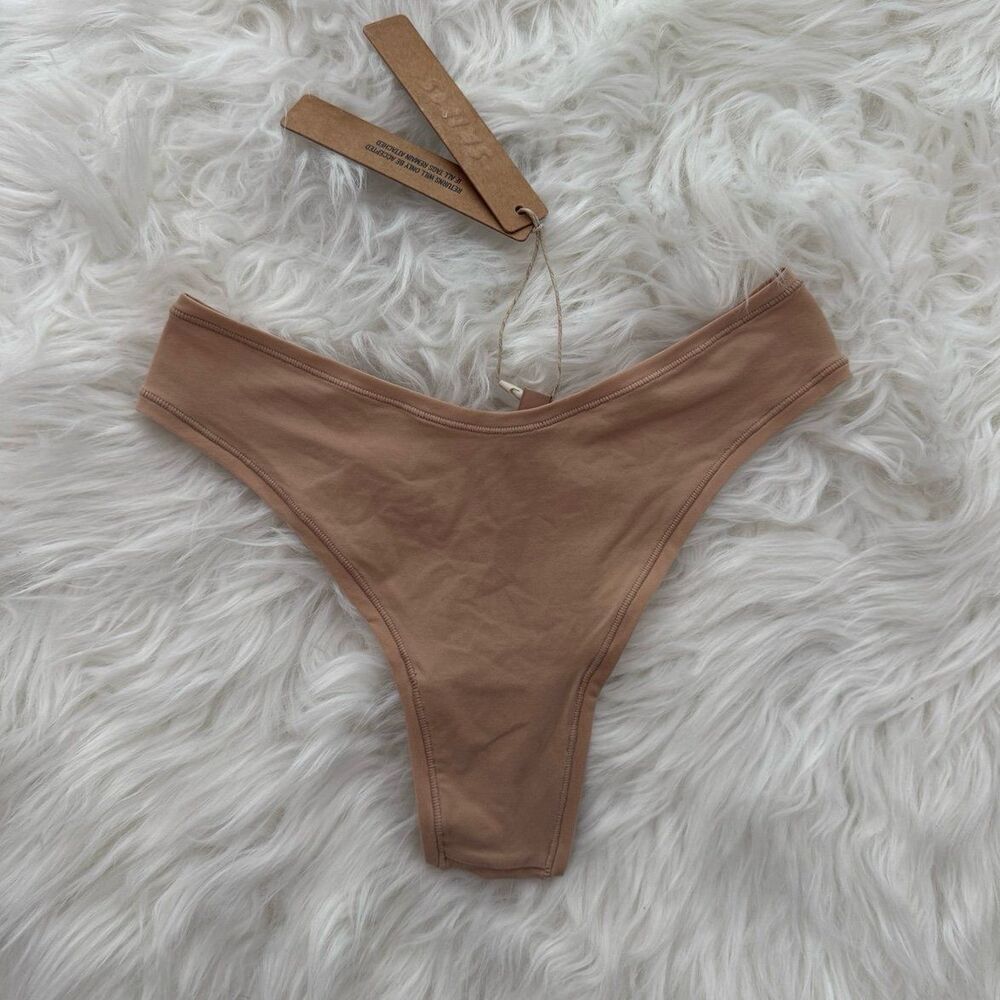 Skims Fits Everybody Dipped Front Thong Clay Size XXS